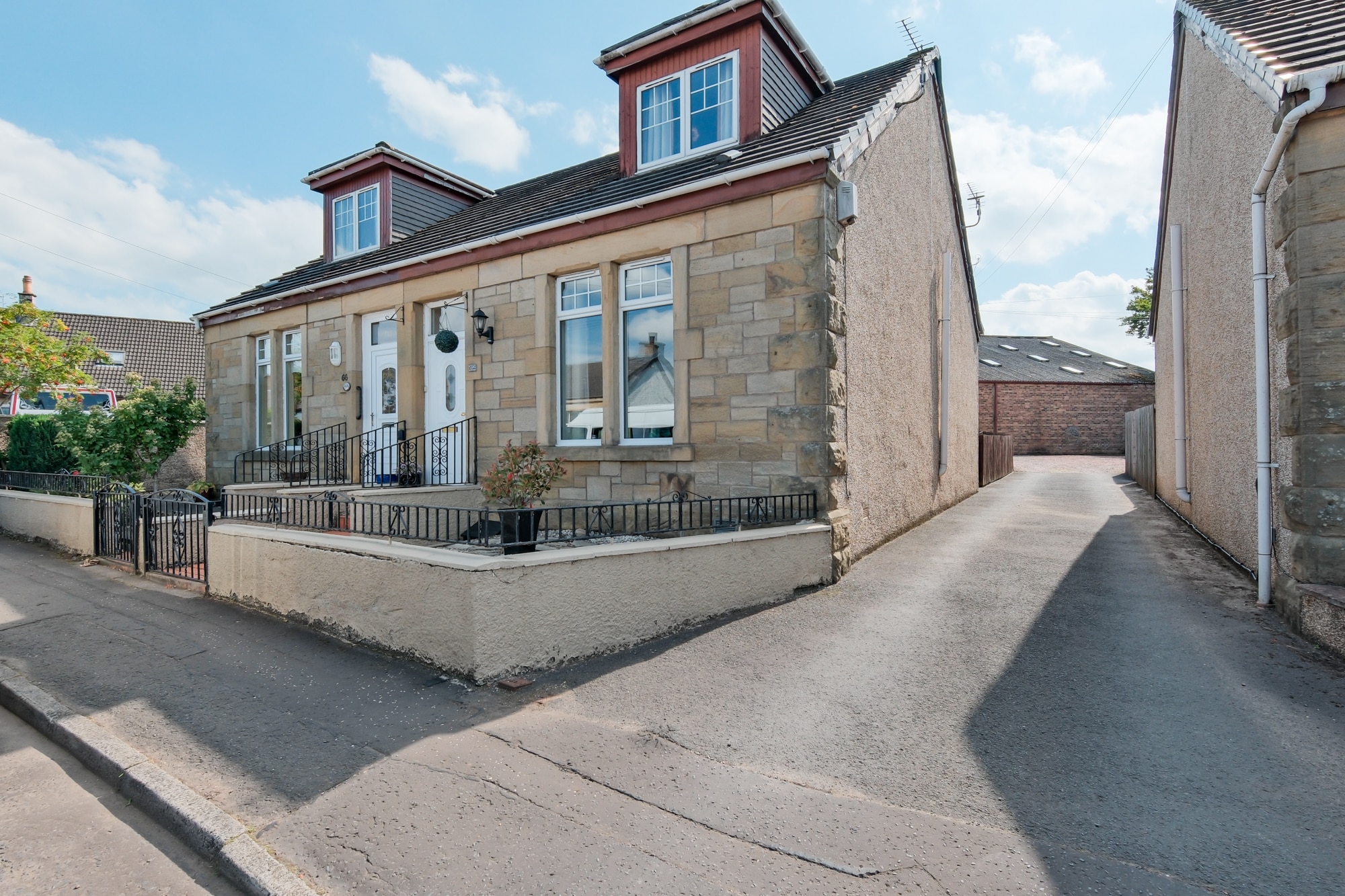 028-64 Sandy Road Carluke ML8 5DH